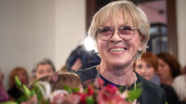 Народная артистка СССР, актриса Государственного академического Большого драматического театра имени Г. А. Товстоногова Алиса Фрейндлих на открытии выставки, посвященной актерской династии Фрейндлих в Санкт-Петербурге