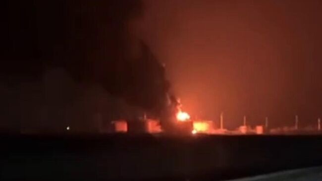 Пожар на нефтебазе в Краснодарском крае. Кадр видео