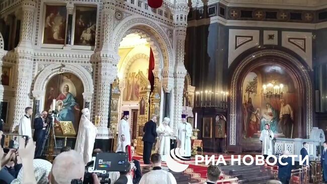 Благодатный огонь в храме Христа Спасителя