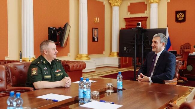 Встреча губернатора Амурской области Василия Орлова с главным военным дирижером, начальником Военно-оркестровой службы Вооруженных Сил Российской Федерации Тимофеем Маякиным