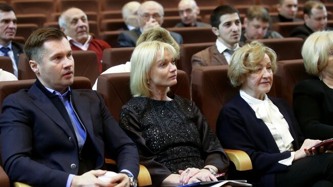 Алексей Немов, Светлана Хоркина и Лидия Иванова (слева направо на первом плане)